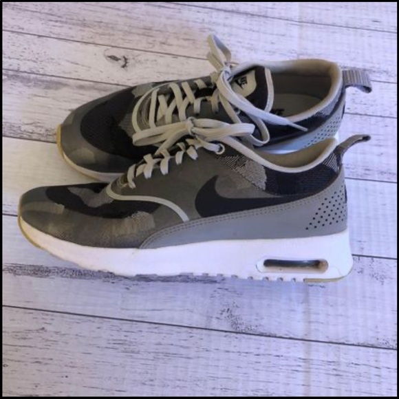 Nike Shoes - 🌿 NIKE 🌿 grey Nike air max sneakers size 7